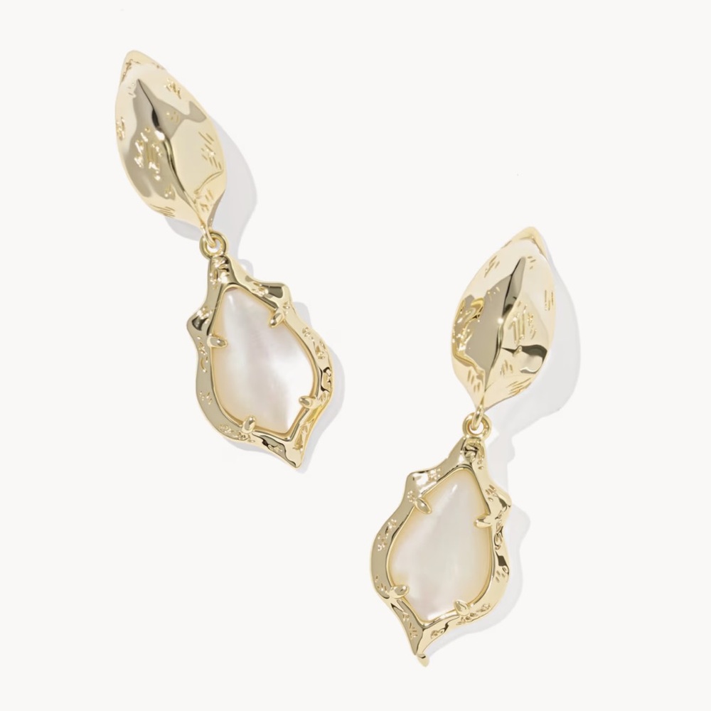 NWT Kendra Scott Adriana Scallop Huggie